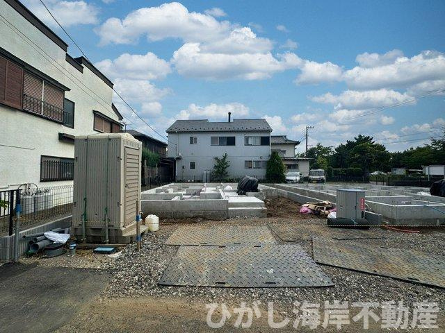 茅ケ崎市南湖５丁目　新築戸建　全２棟の外観|7月30日撮影　建築中　現地外観