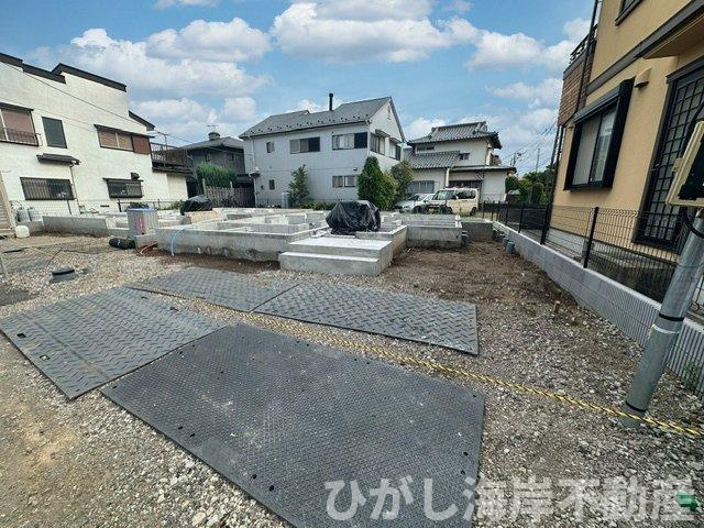 茅ケ崎市南湖５丁目　新築戸建　全２棟の外観|7月30日撮影　建築中　現地外観