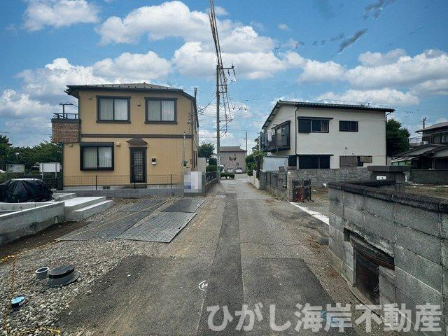 茅ケ崎市南湖５丁目　新築戸建　全２棟の前面道路含む現地写真|7月30日撮影　建築中　現地外観