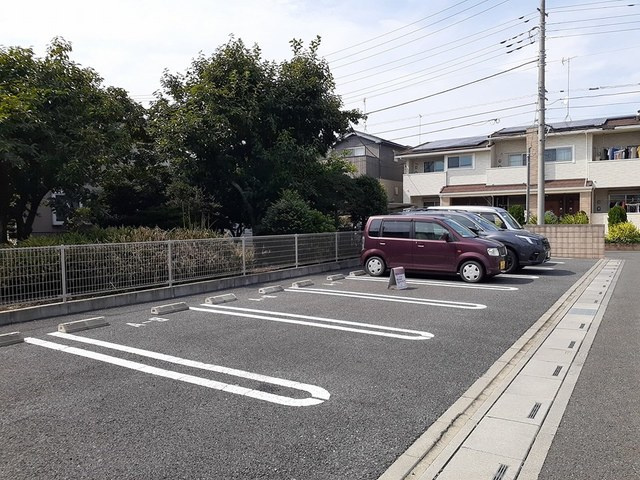ベル　コリーヌの駐車場