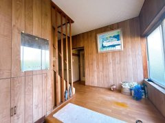 【玄関】 | 東津田町中古戸建 | 収納もある玄関です