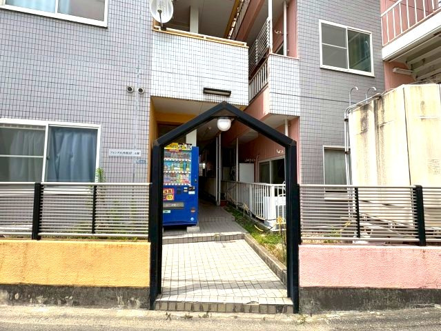 フォンタル西板持A棟のエントランス