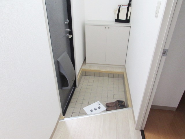 ファミール仁川Ⅳの玄関