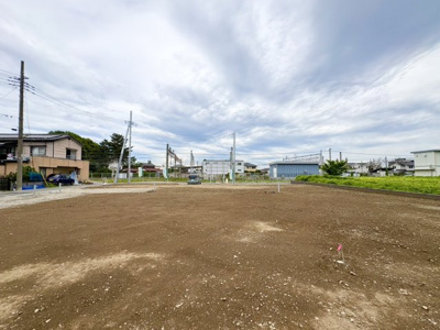 【前面道路含む現地写真】 | 【新堀第15期　現地外観】
※令和８年６月時点