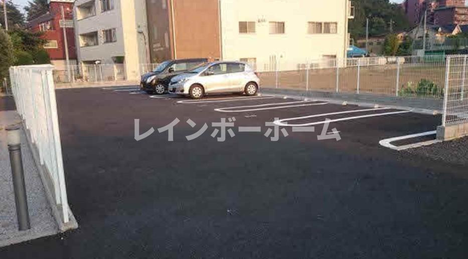 ラ　フロールの駐車場|同物件別号室参考写真です。