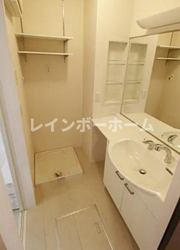 ラ　フロールの独立洗面台|同物件別号室参考写真です。
