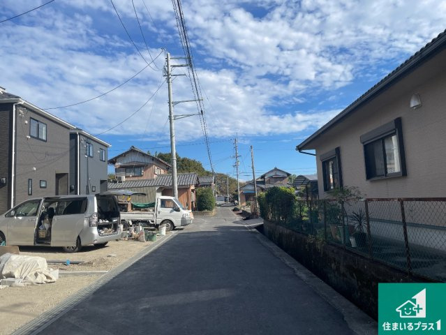 東近江市五個荘簗瀬町　第3期　新築一戸建ての前面道路含む現地写真|現在の進捗状況です！順調に作業進行中、完成が待ち遠しいです！詳細の間取り等、お気軽にお問い合わせください！