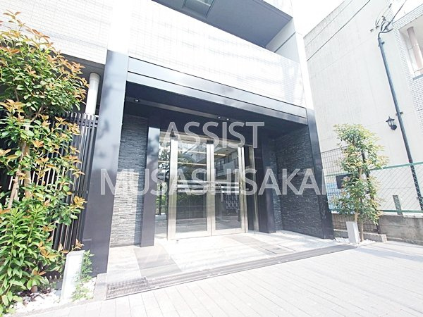アヴァンカーサ三鷹のエントランス