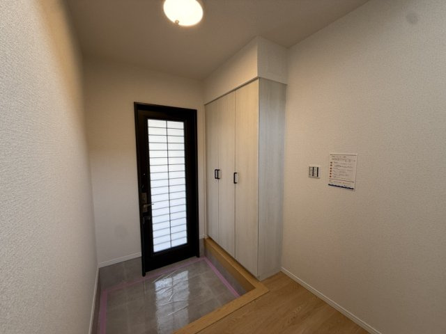 瀬戸市上之山町三丁目戸建の玄関|ゆったりとした玄関です