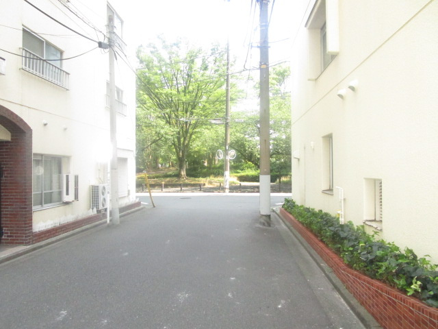 横浜市神奈川区反町２丁目の倉庫