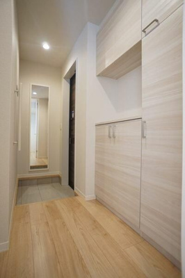 【玄関】 | アルボル　デ　シルエロ　ＩＩ | 別のお部屋の写真です