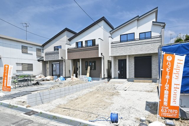 ハートフルタウン東園田町3丁目新築一戸建て全6区画│3LDK+駐車2台可 の外観|家族の未来を見据えた、全6区画の新しい街並み。前面道路が広く、駐車の際も安心です。阪急「園田」駅まで徒歩圏内で生活至便。皆様からのご連絡を心よりお待ちしております。