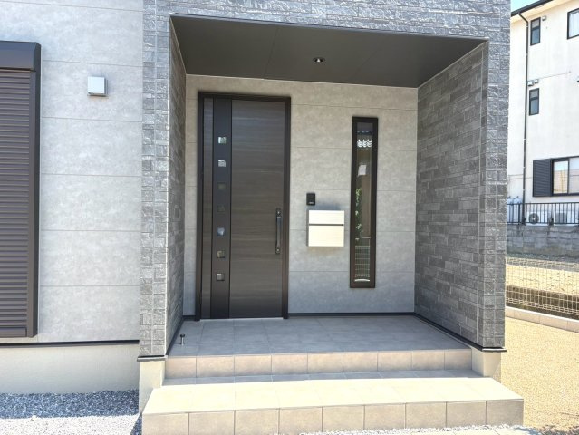 ダイマルタウン　岐阜市宇佐東町第1　全3区画分譲の玄関|玄関ドアの鍵はディンプルキーと内側はサムターンキーになっており防犯性の高い仕様になっています。