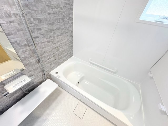 ダイマルタウン　岐阜市宇佐東町第1　全3区画分譲の浴室|高断熱浴槽の為、４時間後も湯温低下約2.3度と暖かさを保ちます。暖房乾燥機もあり快適に入浴できます。