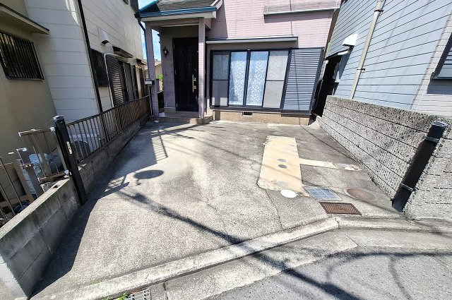 岸和田市極楽寺町1丁目の駐車場|駐車スペース