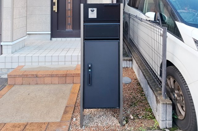 貝塚市王子の設備|宅配ボックス付き機能門柱を新調済み。