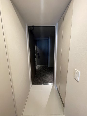 プライムメゾン千葉新町の玄関