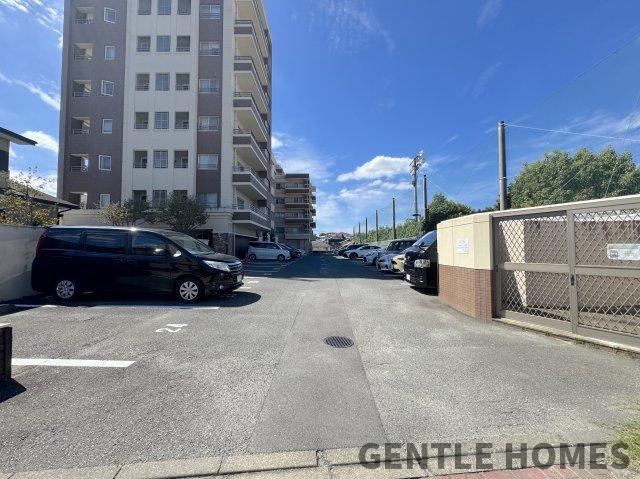 アーサー新宮グランヒルズの駐車場
