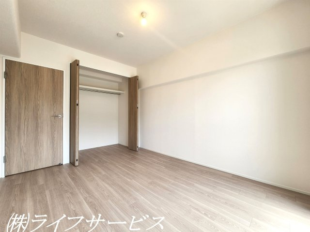 【洋室】 | コスモハイツ新大阪２番館 | 洋室5.9帖／東南向きの陽当り良好のお部屋です！クローゼット有！
