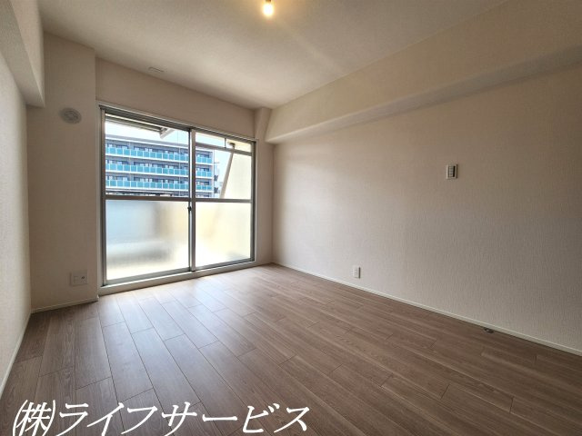 【洋室】 | コスモハイツ新大阪２番館 | 洋室5.9帖／東南向きの陽当り良好のお部屋です！クローゼット有！