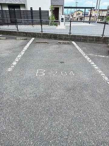 プリオール実丸Ｂの駐車場
