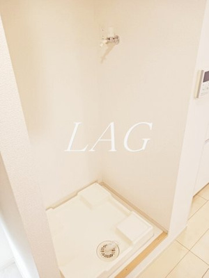 【設備】 | メゾン　フォーリスト | 室内洗濯機置き場です。