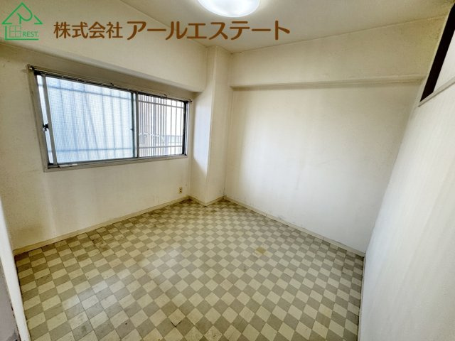 エバーグリーン車崎　　中古マンションの洋室|内装リフォーム中。10月上旬完成予定