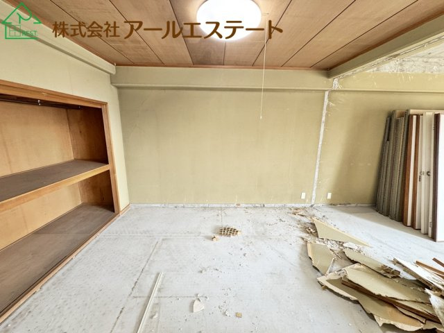 エバーグリーン車崎　　中古マンションの寝室|内装リフォーム中。10月上旬完成予定