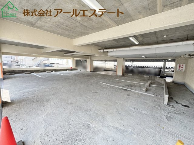 エバーグリーン車崎　　中古マンションの駐車場
