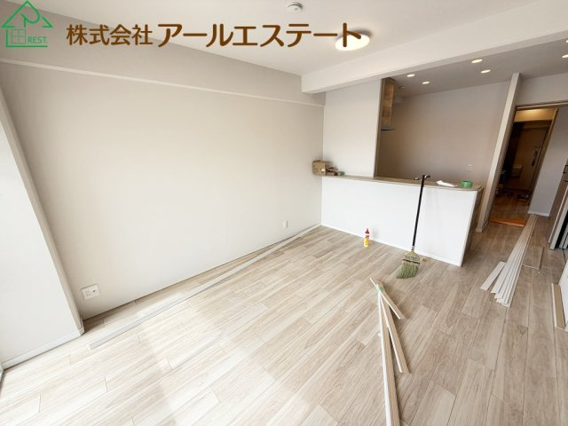 エバーグリーン車崎　　中古マンションの居間・リビング