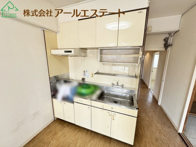 エバーグリーン車崎　　中古マンションのキッチン|内装リフォーム中。10月上旬完成予定
