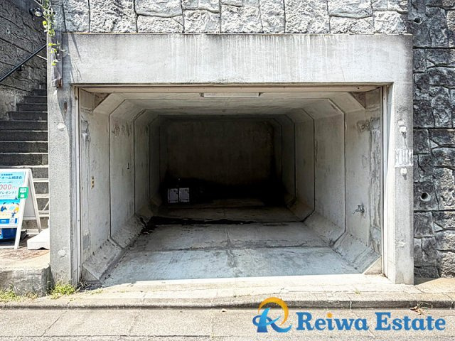 中古戸建　藤沢市本藤沢の駐車場