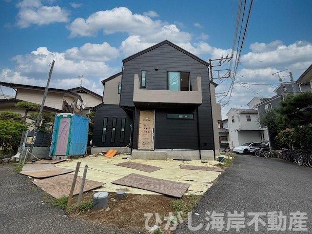 茅ヶ崎市平和町　新築戸建の外観|8月31日撮影　外構工事中　現地外観