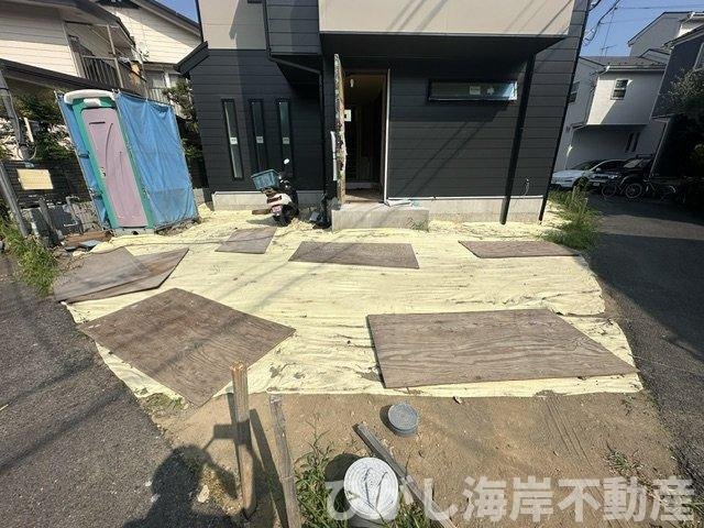 茅ヶ崎市平和町　新築戸建の駐車場|7月24日撮影　工事中　駐車スペース