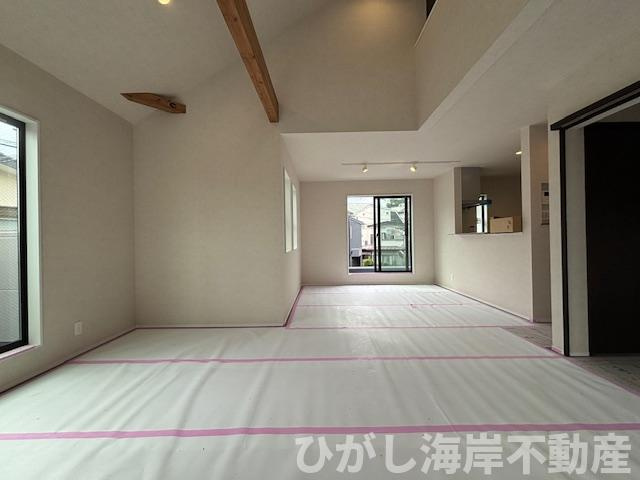 茅ヶ崎市平和町　新築戸建の駐車場|7月24日撮影　工事中　駐車スペース