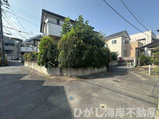茅ヶ崎市平和町　新築戸建の前面道路含む現地写真|7月24日撮影　建築中　現地外観