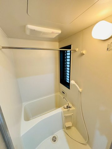 サザンパレスⅡの浴室|※同物件の反転間取りお部屋の画像です※現況を優先します