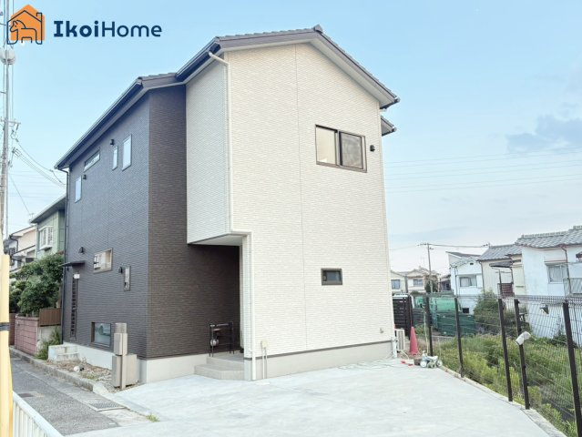 明石市魚住町西岡　中古戸建の玄関|●資料・カタログのご請求無料●最寄り駅の東二見駅までは徒歩16分。駅ちかで通勤や通学に便利な立地です