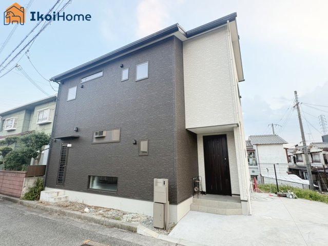 明石市魚住町西岡　中古戸建のエントランス|～ご見学に関して～平日や夜間でもご案内可能。決まったお時間で身動きが取れない方も臨機応変に対応します