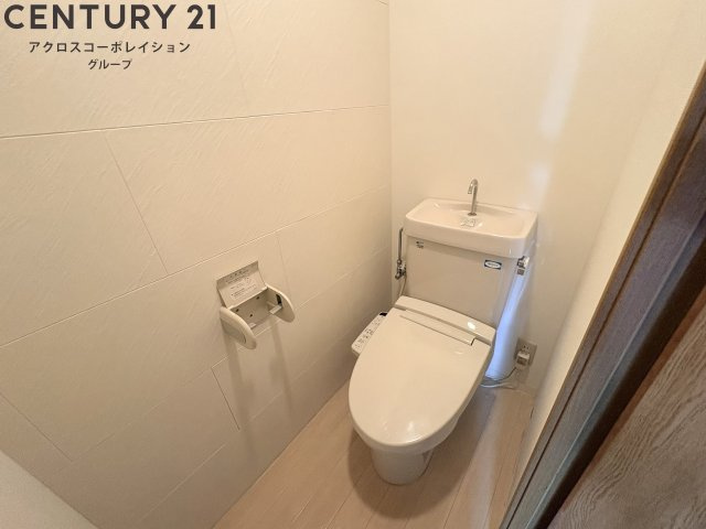 温水洗浄便座付きのトイレです☆