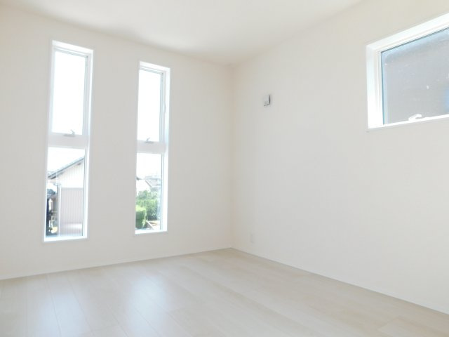 清須市阿原星の宮の新築一戸建の洋室|◇２階洋室◇　　南面で明るい洋室５．７帖　全居室収納完備！