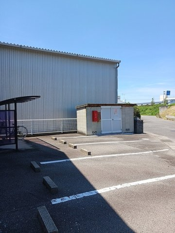 パークサイド３２８　Ａの駐車場