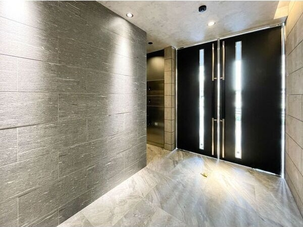 S-RESIDENCE金山epure(エピュレ)のエントランス|建物の内部です