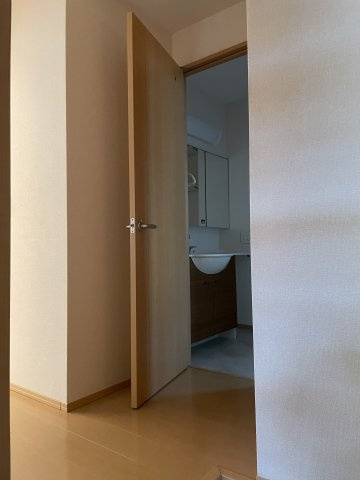 第3コスモスヴィラの玄関|明るい玄関です