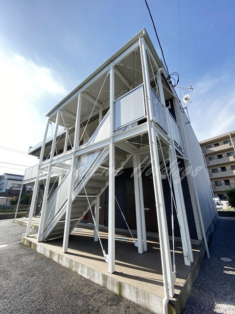 藤沢市下土棚のアパートのエントランス