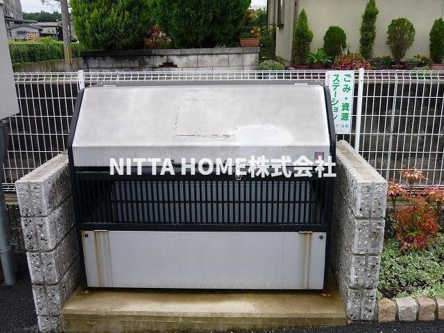 豊岡市中陰のアパートの駐車場|敷地内ごみ捨て場です◎