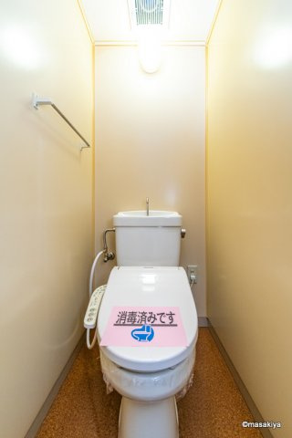 ブラウンヒルズ2番館のトイレ|トイレ　ウォシュレット付きです。