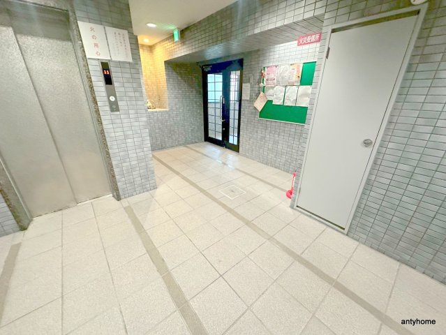 タンクロービルのロビー