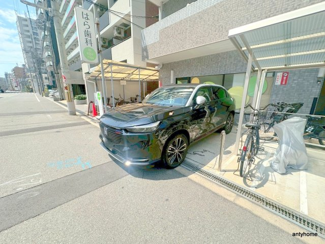 タンクロービルの駐車場