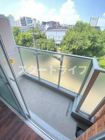 大阪市東淀川区東中島４丁目の賃貸マンションのバルコニー